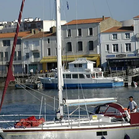 Daire T2 : Grande Terrasse Equipee, Parking, A 200m De La Et 400m De La - Fr-1-92-735 *