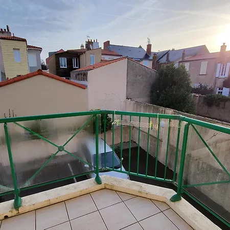 T2 : Grande Terrasse Equipee, Parking, A 200m De La Et 400m De La - Fr-1-92-735 Daire *