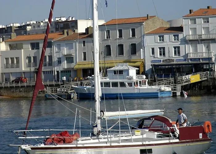 Apartmán T2 : Grande Terrasse Equipee, Parking, A 200m De La Et 400m De La - Fr-1-92-735 *