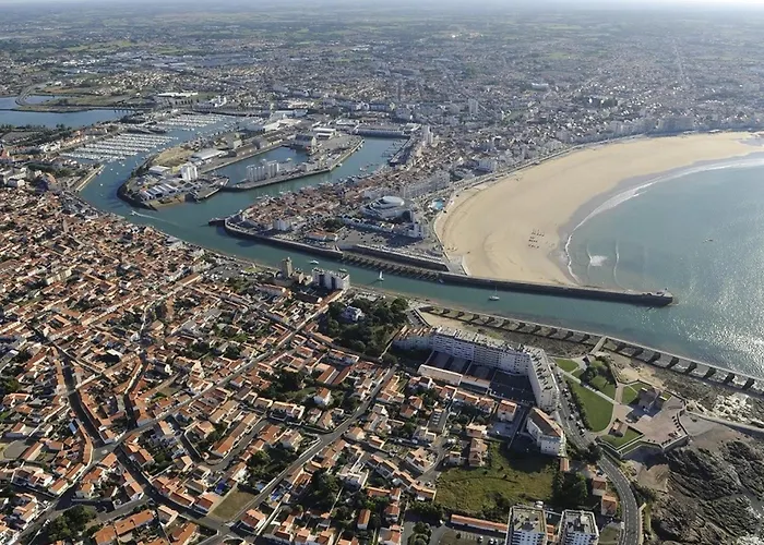 Apartmán T2 : Grande Terrasse Equipee, Parking, A 200m De La Et 400m De La - Fr-1-92-735